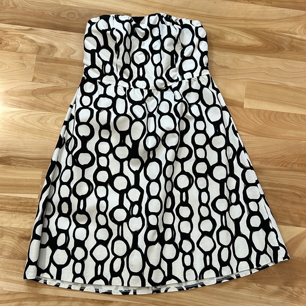 Strapless geometric dress